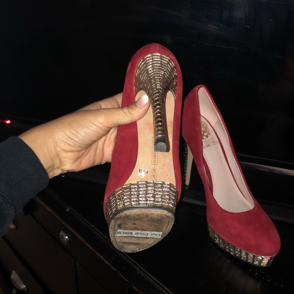 Vince camuto -red suede heels - gold
